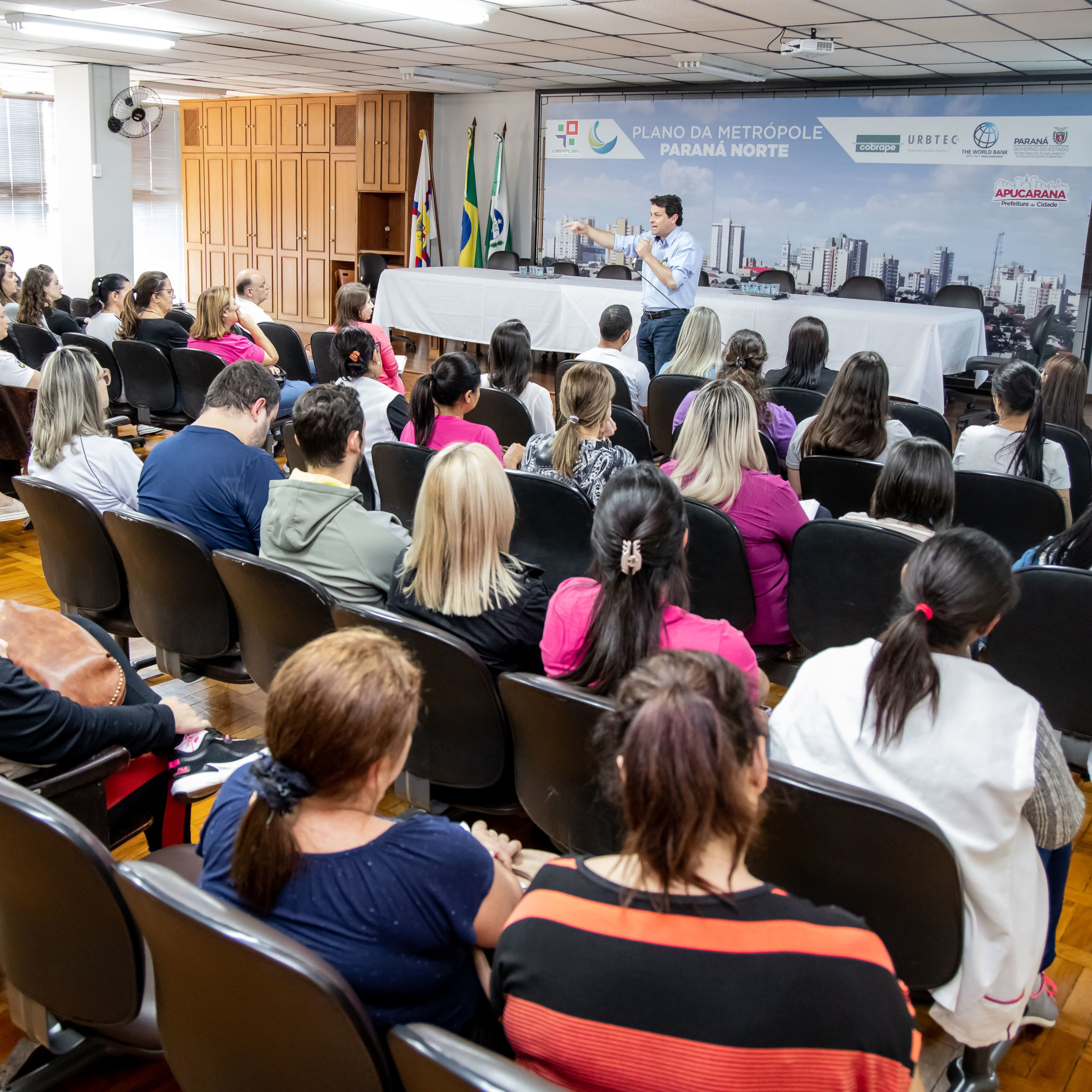 Programa Vida Ativa mobiliza 150 idosos em jogos de salão, natação