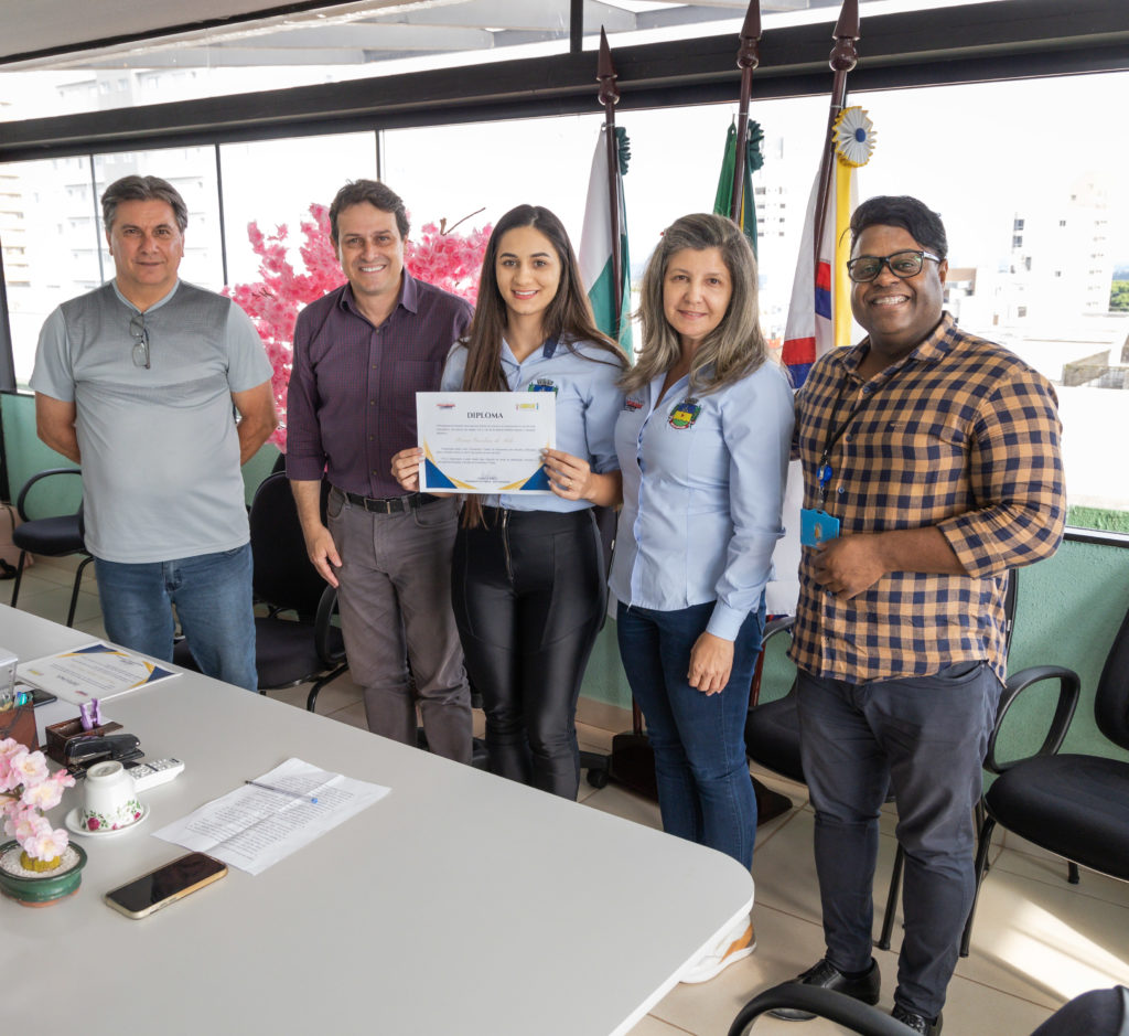 Marilene dos santos trabalhando musicas nas aulas de ingles