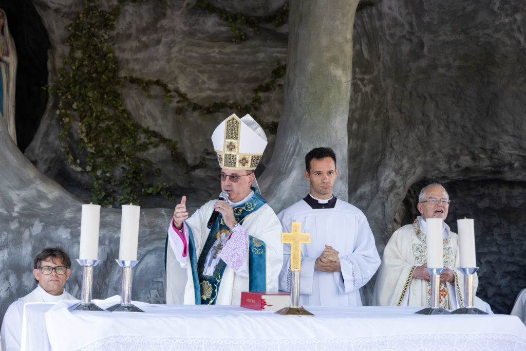 Bispo Diocesano - Dom Carlos José de Oliveira