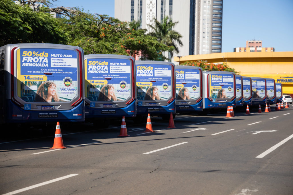 Entrega de Onibus Val003