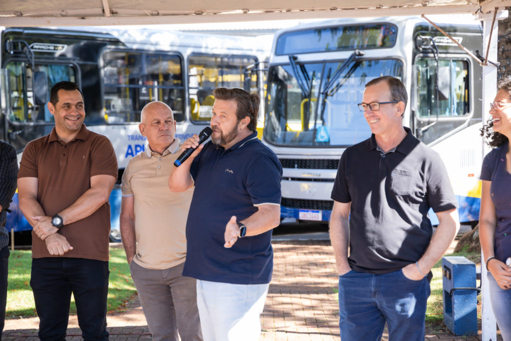 Entrega de Onibus Val007