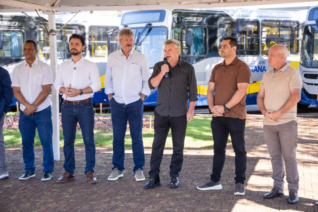 Entrega de Onibus Val012