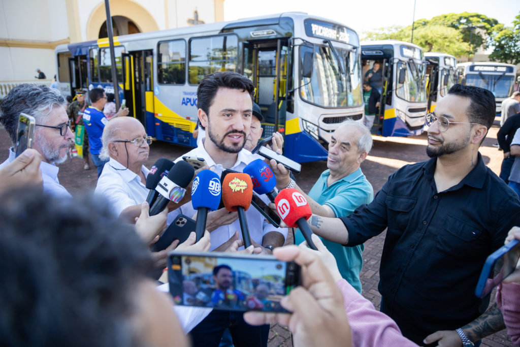 Entrega de Onibus Val018