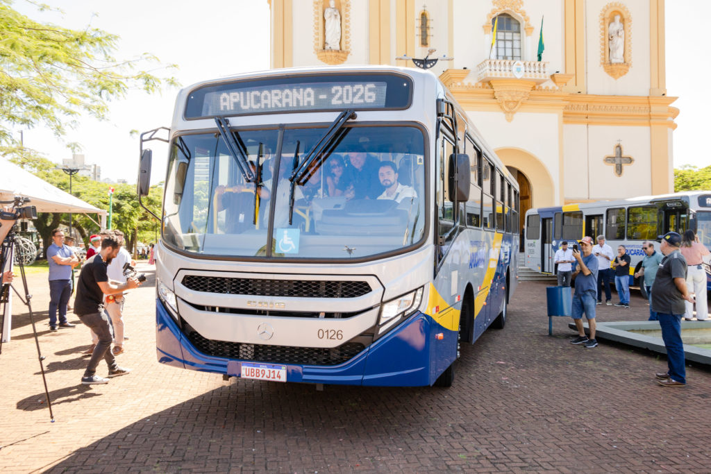 Entrega de Onibus Val024