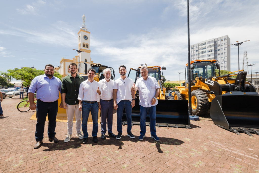 2026-03-06_tratores_novos_praca_governador005