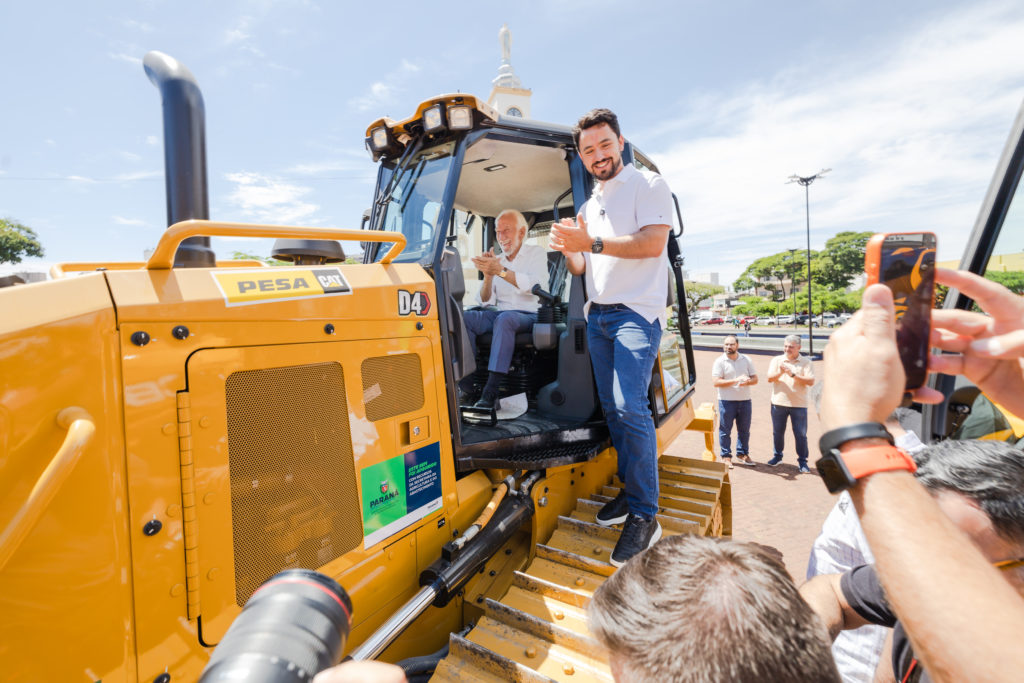 2026-03-06_tratores_novos_praca_governador010