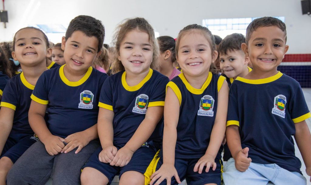 30-03-2026_entrega_uniforme_escoalas_cemeis-2