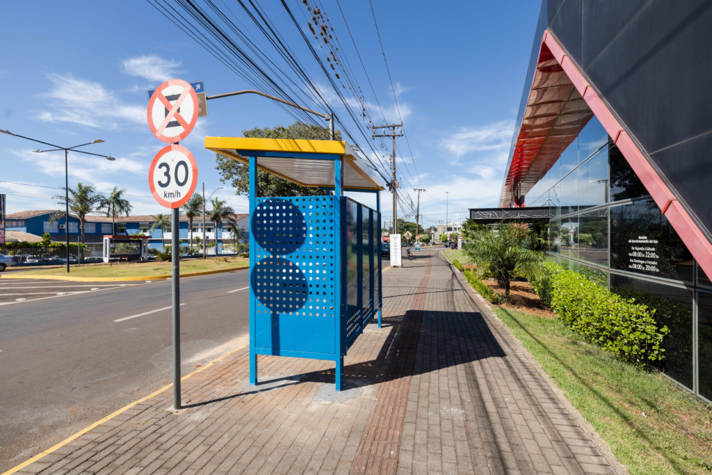 2026-04-22_ponto-de-onibus_003