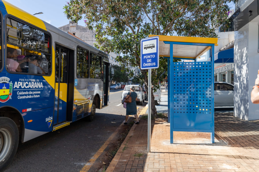 2026-04-22_ponto-de-onibus_008