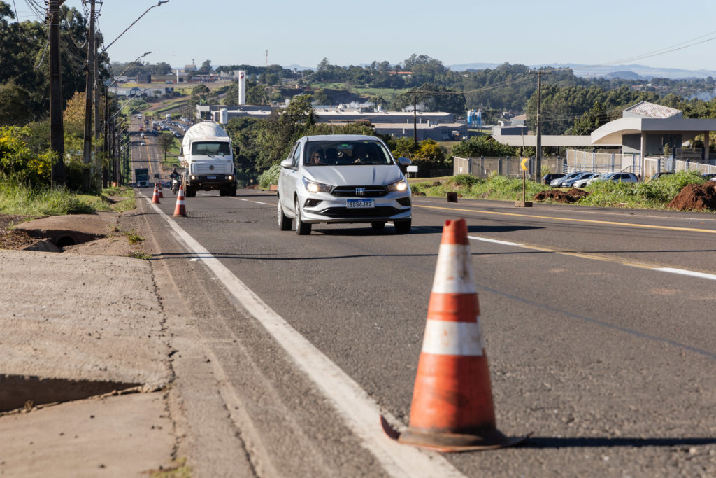 2026-05-12_Obras_postes_adriano-correa_mecol_004