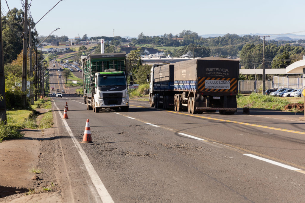 2026-05-12_Obras_postes_adriano-correa_mecol_005