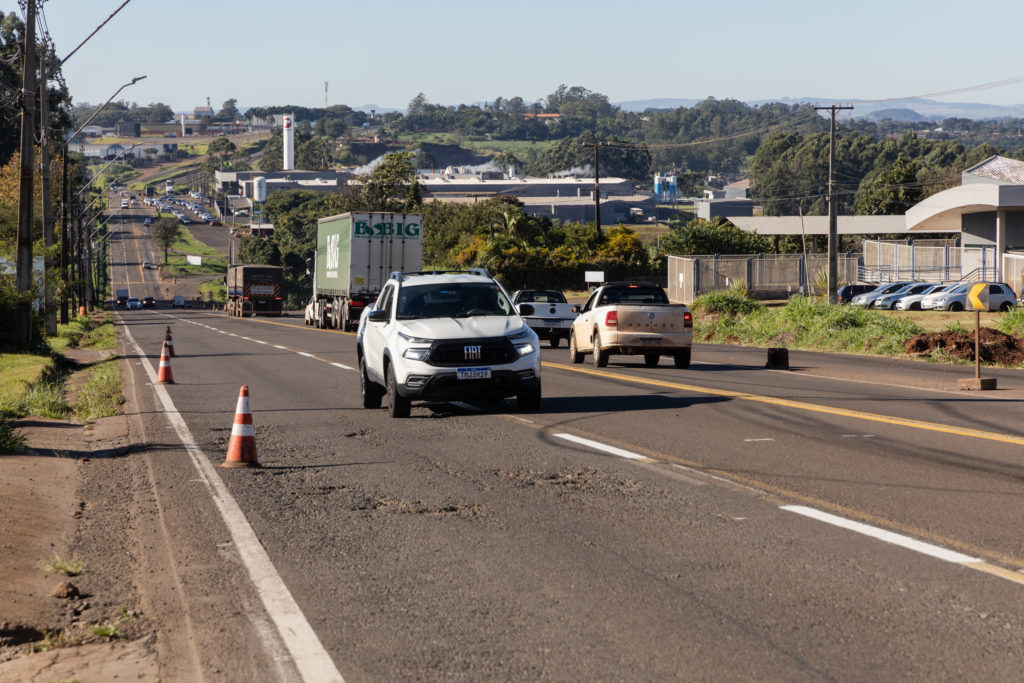 2026-05-12_Obras_postes_adriano-correa_mecol_006