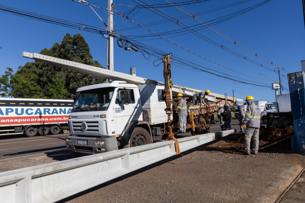 2026-05-12_Obras_postes_adriano-correa_mecol_009