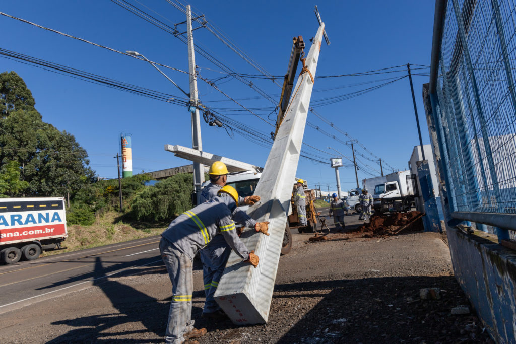 2026-05-12_Obras_postes_adriano-correa_mecol_012