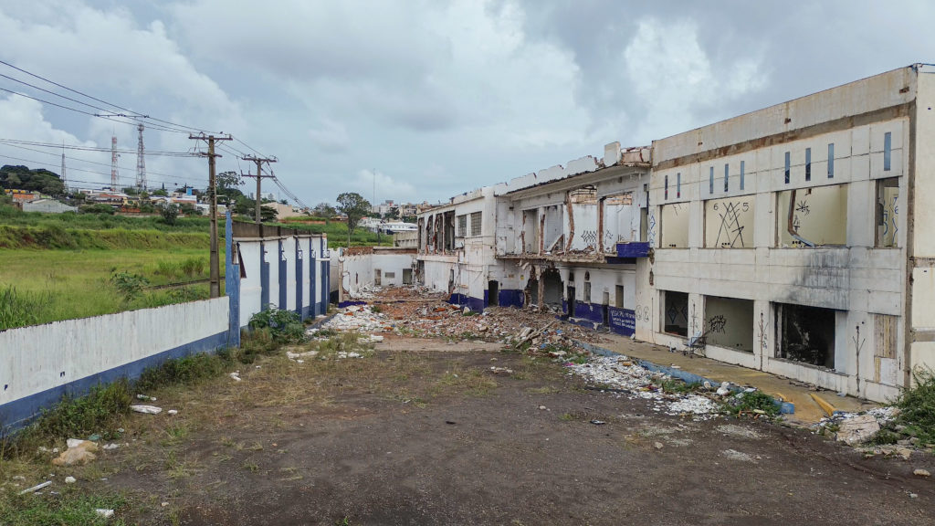 2026-05-19_frigorifico_abandonado_002
