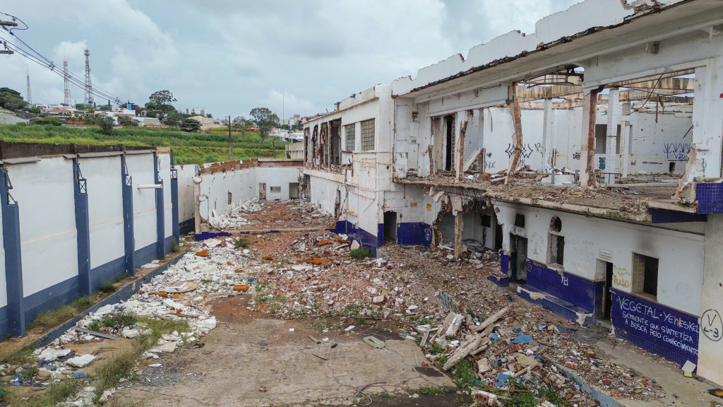2026-05-19_frigorifico_abandonado_003