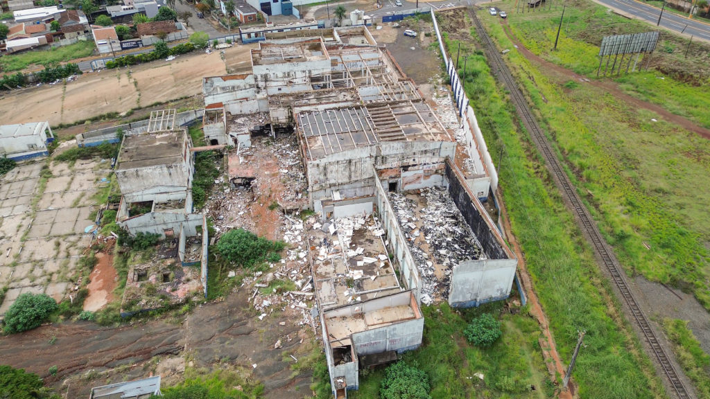 2026-05-19_frigorifico_abandonado_004