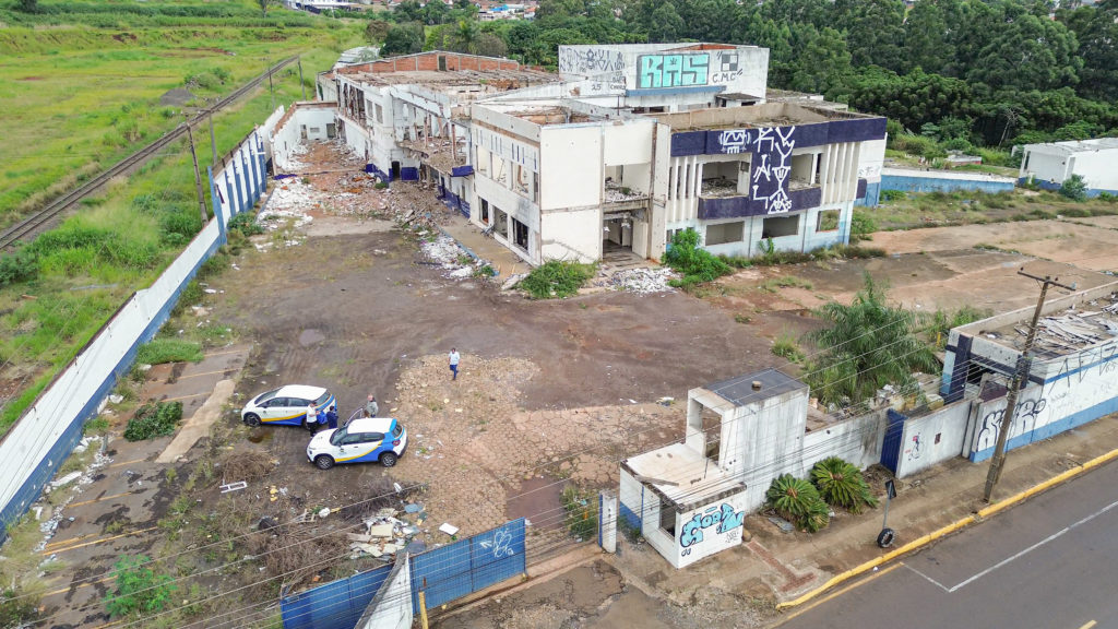 2026-05-19_frigorifico_abandonado_013