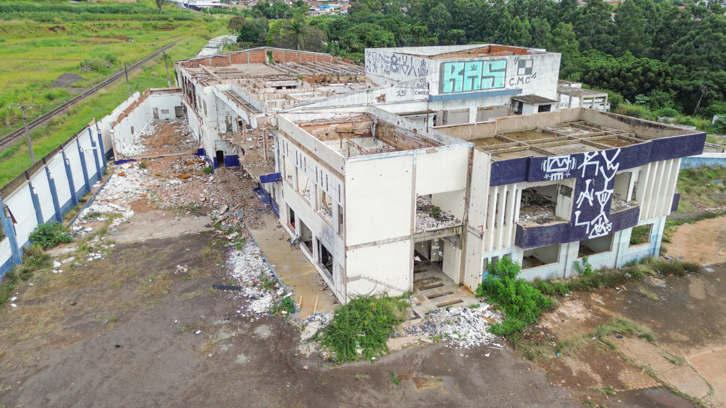 2026-05-19_frigorifico_abandonado_014