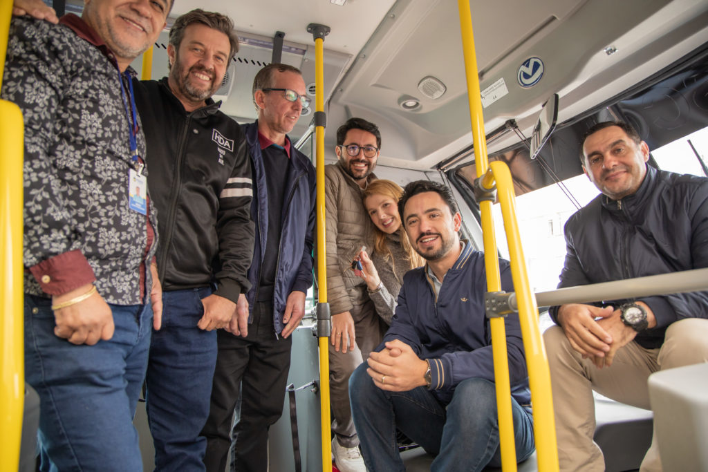 21-05-2026_entrega_onibus01-17
