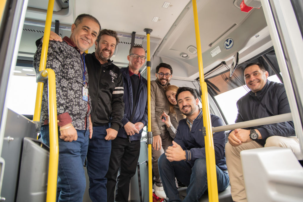 21-05-2026_entrega_onibus01-20