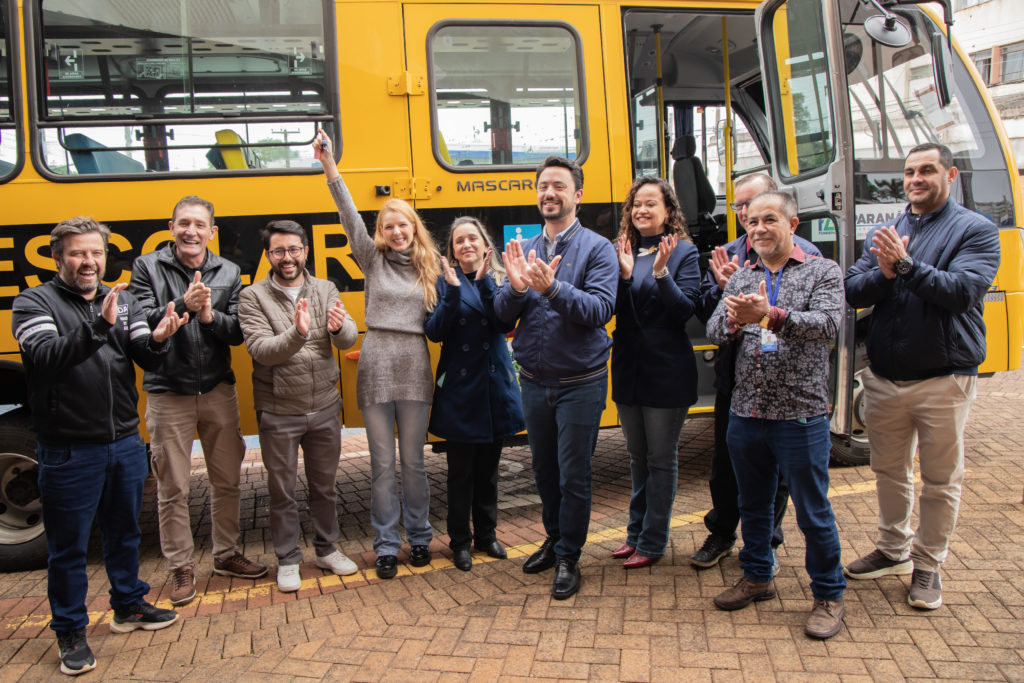 21-05-2026_entrega_onibus01-22