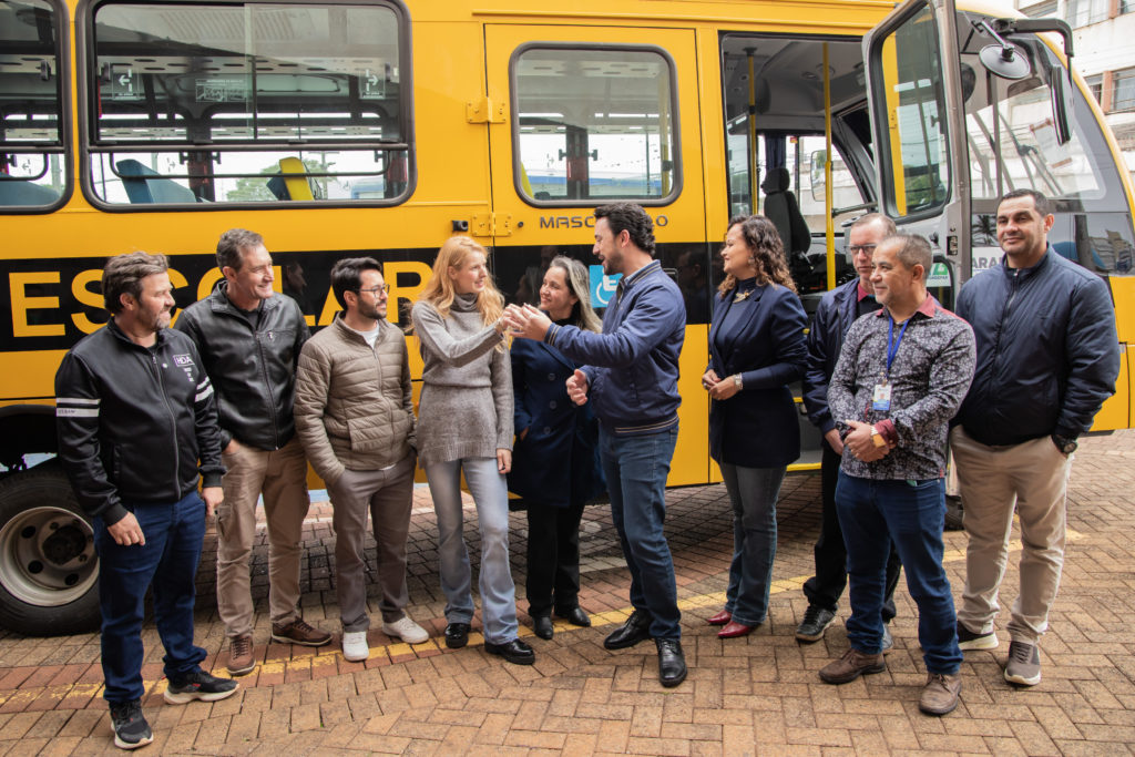 21-05-2026_entrega_onibus01-24