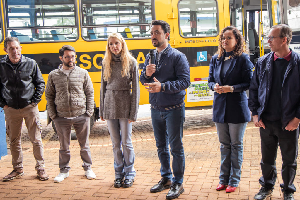 21-05-2026_entrega_onibus01-41