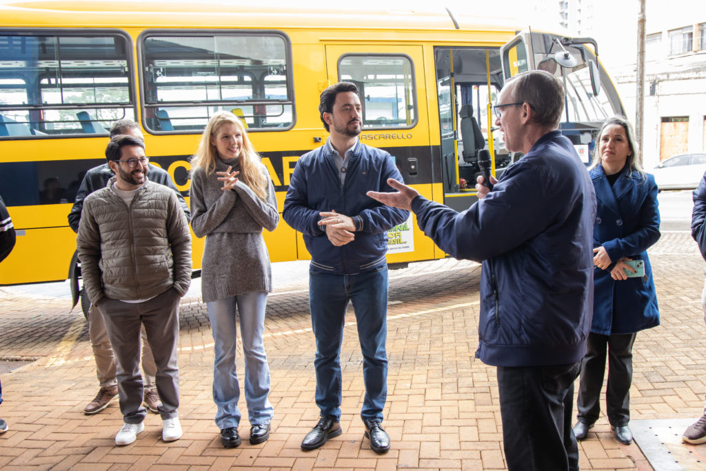 21-05-2026_entrega_onibus01-52