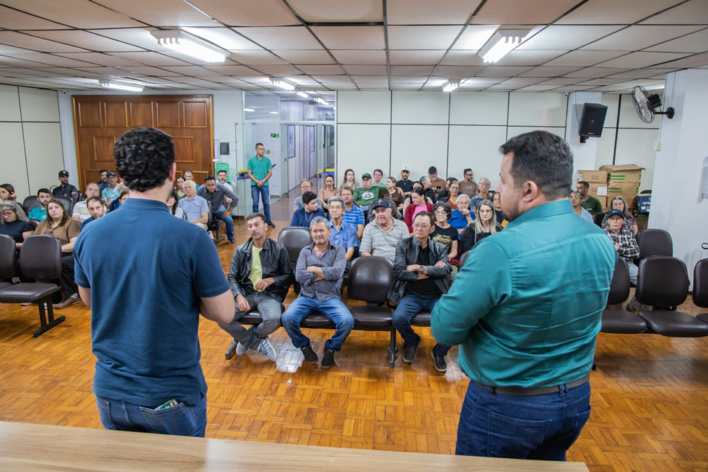 25-05-2026_reuniao_feirantes01-18