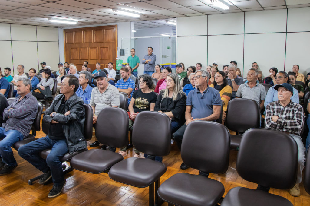 25-05-2026_reuniao_feirantes01-20