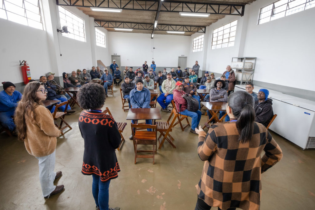 2026-06-16_palestra_patio-de-maquinas_006