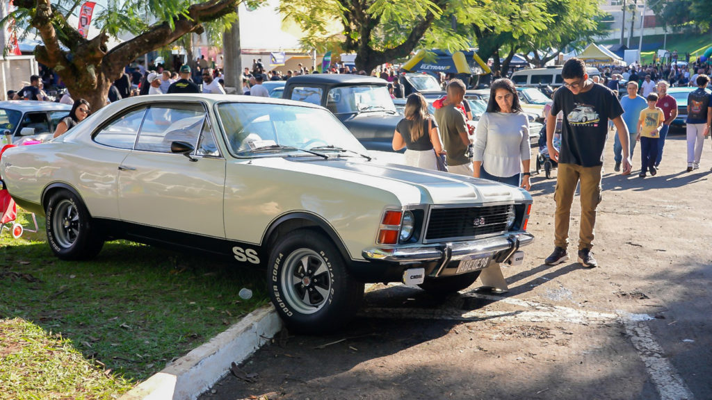 27-0702026_encontro_de_carros_antigo03