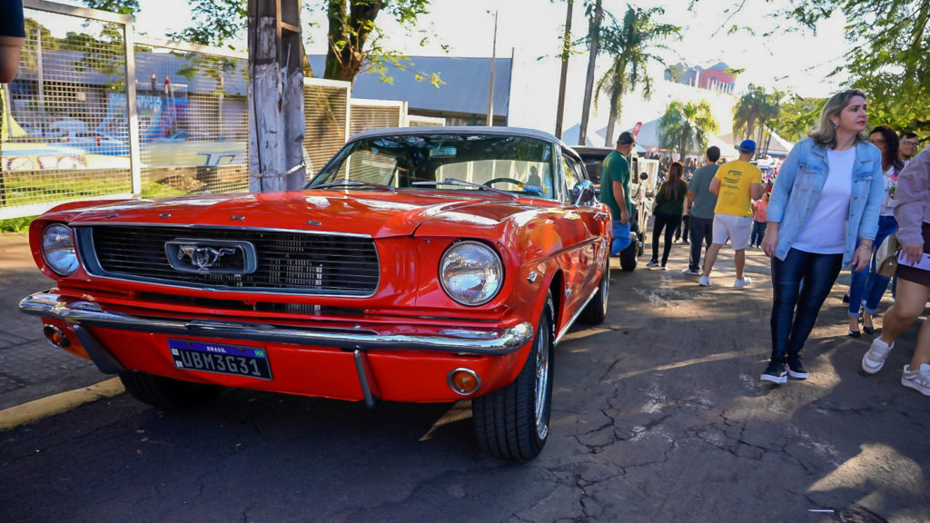 27-0702026_encontro_de_carros_antigo05