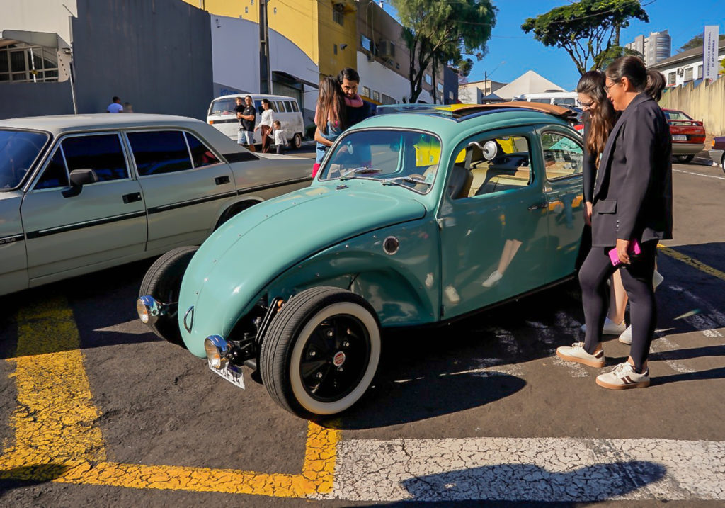 27-0702026_encontro_de_carros_antigo15