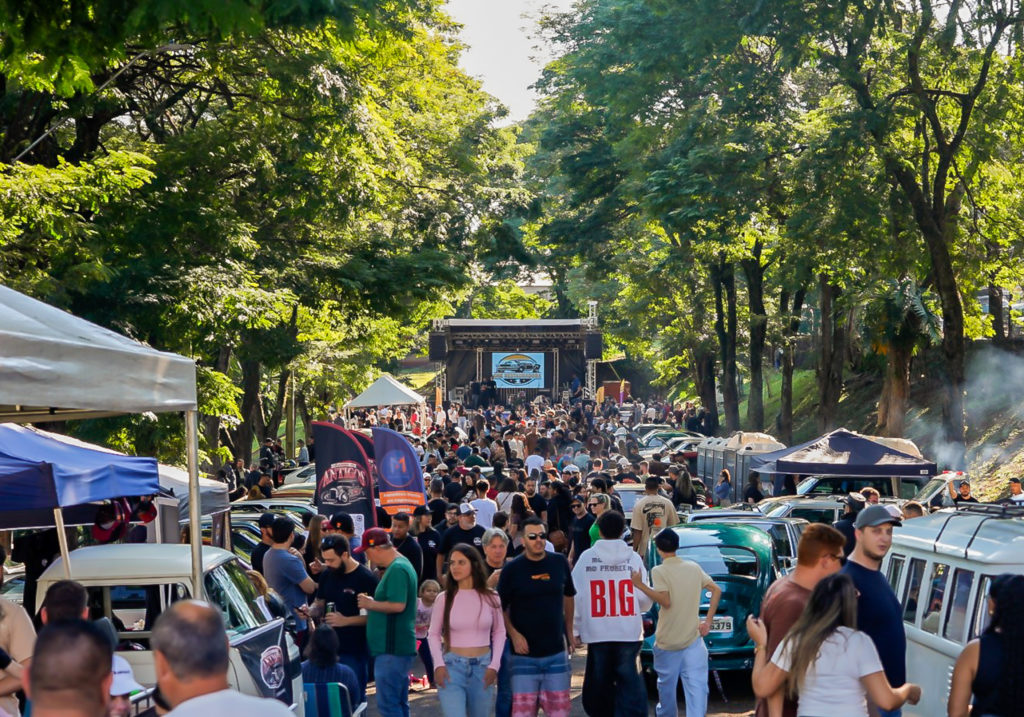 27-0702026_encontro_de_carros_antigo18