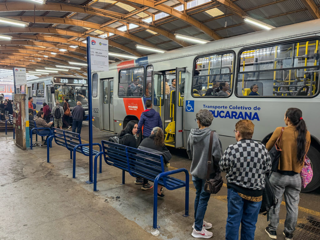 10-08-2026_retiradas-das_grades_terminal_urbano01-13