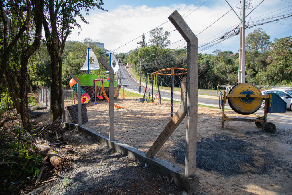 12-08-2026-cercas_parques_tematicos01-2