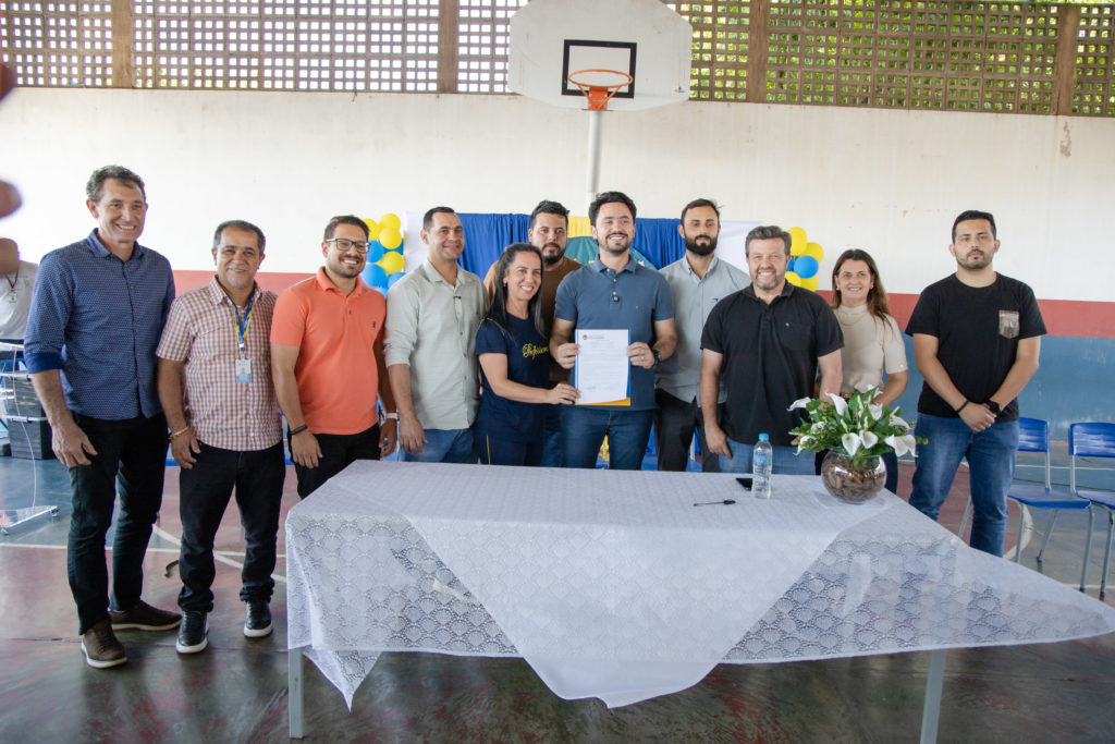 2026-08-17_assinatura_de_reforma_escola_Idalice_013