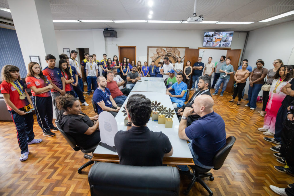 2026-08-20_atletas_gabinete_002