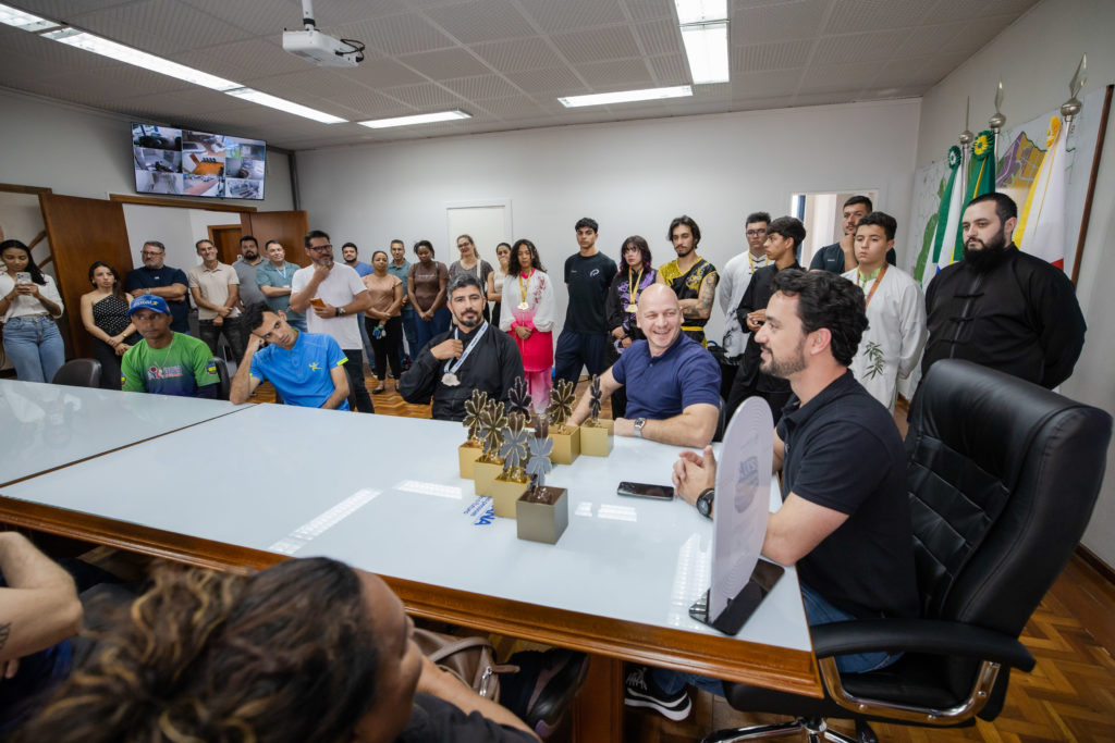 2026-08-20_atletas_gabinete_004