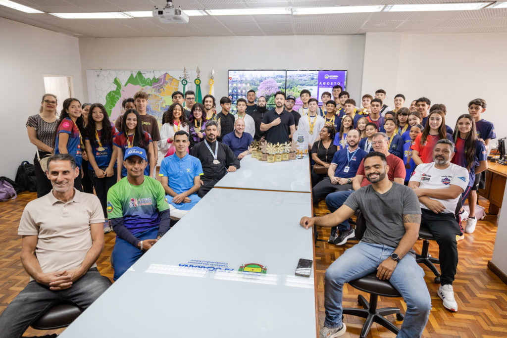 2026-08-20_atletas_gabinete_013