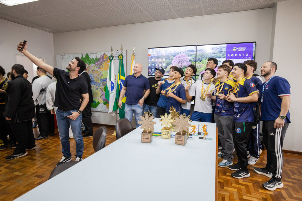 2026-08-20_atletas_gabinete_016