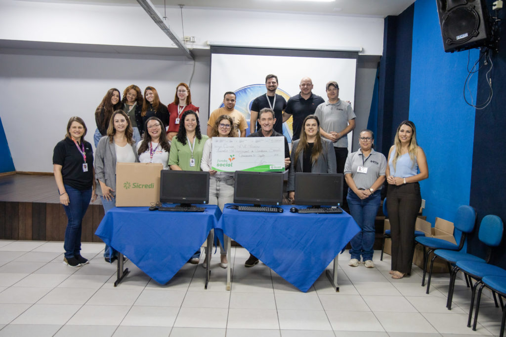2026-08-31_entrega_computador_cheque_seja_006