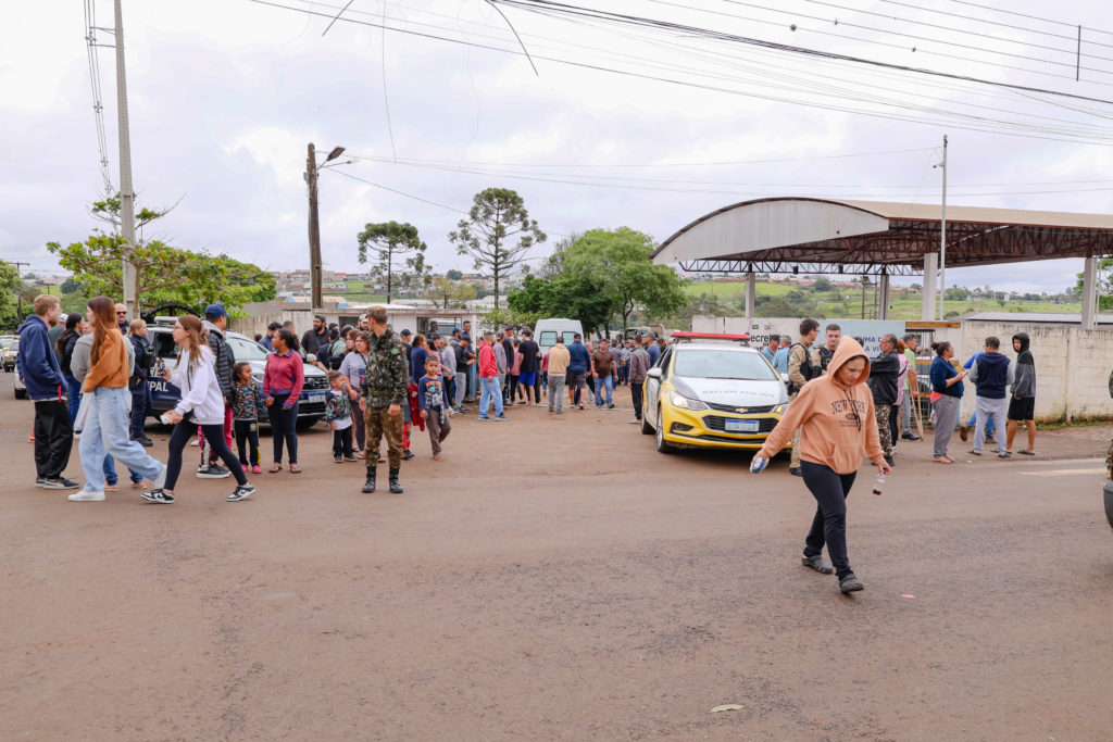 22-09-2026_fila_chuva_lona_telha_patio_001