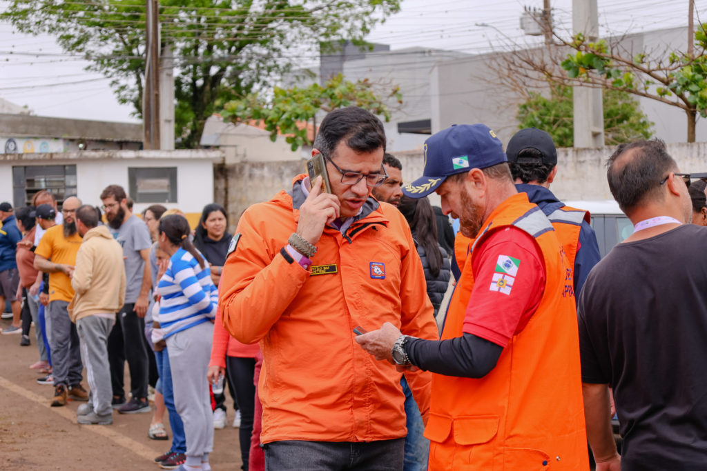 22-09-2026_fila_chuva_lona_telha_patio_008