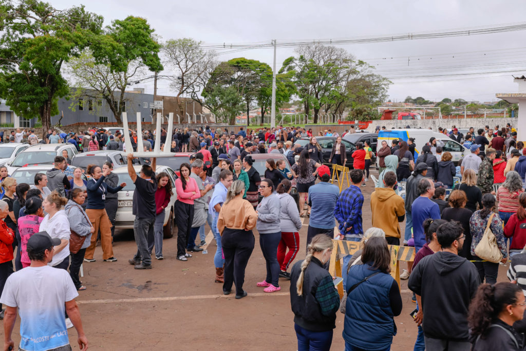 22-09-2026_fila_chuva_lona_telha_patio_010