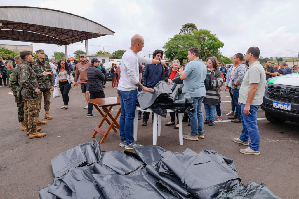 22-09-2026_fila_chuva_lona_telha_patio_020