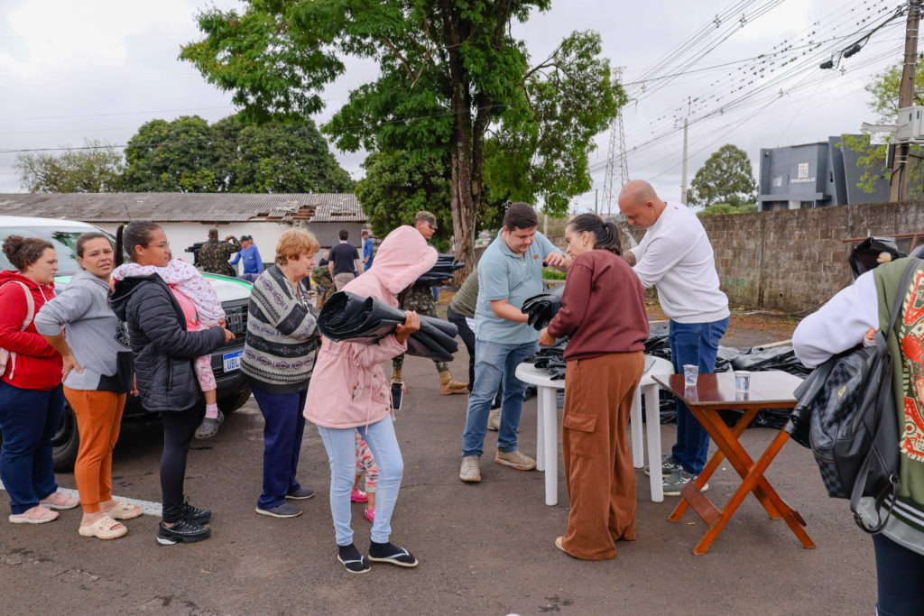 22-09-2026_fila_chuva_lona_telha_patio_025