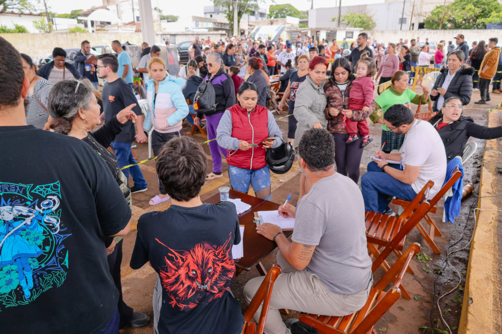 22-09-2026_fila_chuva_lona_telha_patio_033